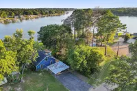 New Lakehouse on Calm Cove- Big Enough for Whole Family + FREE Kayaks & SUPs 🐶☀️