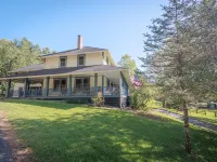 Spacious Historic Estate Home • Ideal for Families & Groups Hotéis em Mars Hill
