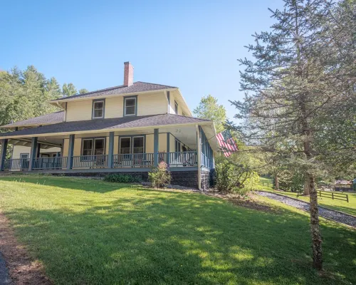Spacious Historic Estate Home • Ideal for Families & Groups Hotels in Mars Hill