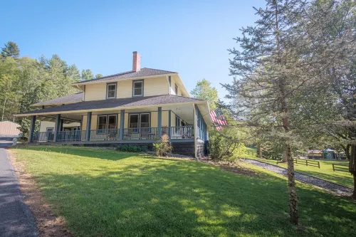 Spacious Historic Home on Private Estate - Ideal for Groups Hotels in Mars Hill