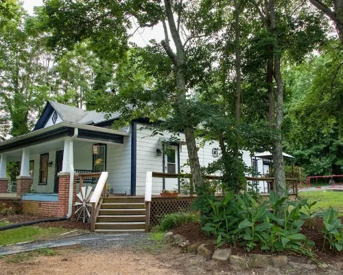 The Shabby Chic Studio - Cute 1-Bedroom Close to UNC! 查塔姆縣酒店