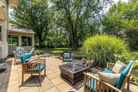 ★ New Albany Family Friendly ★ King Bed Suite