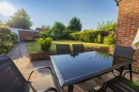 The Secret Garden - West Sussex Hotel a Crawley