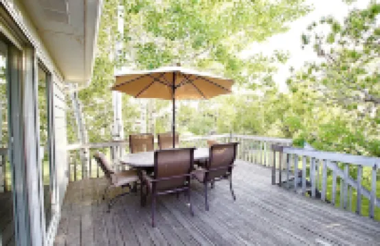 Farm house on 2 lovely acres outside of Bozeman, Pets Allowed & State Licensed