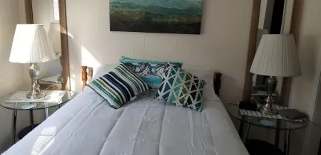 Leatherwood Bay/KY Lake/ TN River, Dover, Paris Landing, Danville Отели в г. Стьюарт