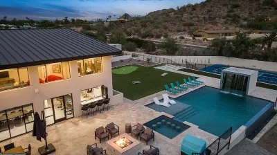 La Gruta - Modern Upscale Desert Manor with Gorgeous Pool