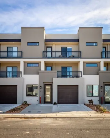 Spacious and Affordable Townhome, 5 BD/4.5 BA at The Vue in St. George