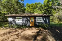 Huge Yard, BBQ, Fire-Pit, Devils Den & Rainbow Springs, Sleeps 5, Near HITS