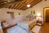Farmhouse Apartment (Lilac 2+2) Volterra Area, San Gimignano, Pisa