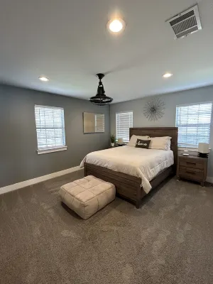 Spacious 6-bedroom house on Lake LB J