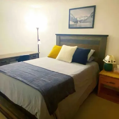 Amazing Views, hot tubs, pool, sauna and plenty of parking at cozy Frisco condo