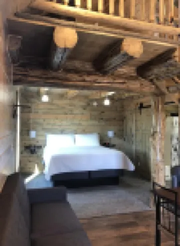 8 miles to Mount Rushmore - Sleeps 2 to 6