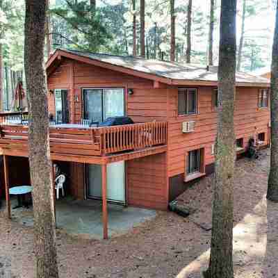 Beautiful Lake View Cabin with Private Beaches Hotel Exterior