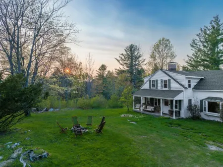 Foliage Ready! Play Area, Crib, 11 Acre Farmhouse