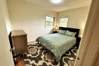 Sunny Hilltop 2-BR Top Floor in Arlington Hotels in Cherrydale