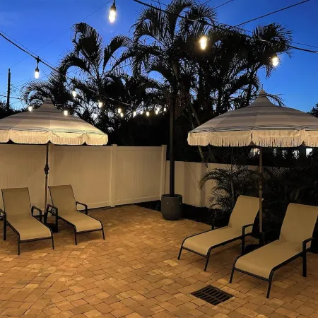 The Saltwater House - Space Coast townhouse only 1/2 a mile from the beach