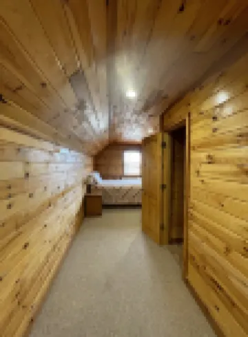 Beautiful Scenic River Cabin just 1/2 mile from Current River!