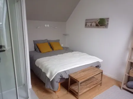 Detached room in the countryside, access close to N164 Отели в г. Финистер