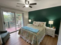 Large Resort Cabin with Breathtaking Mountain Views + Firepit Hotels in Sky Valley