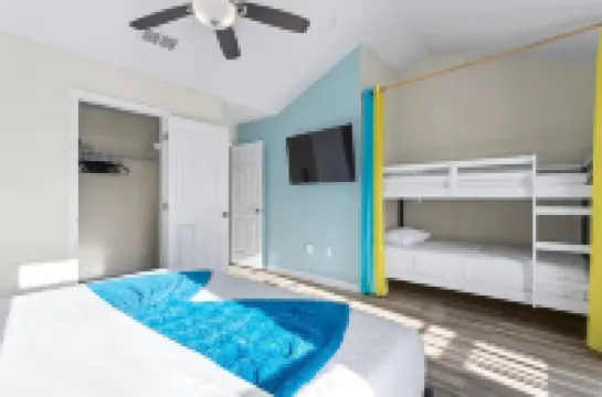 Beach house, 1.5 blocks from beach, 3bd, 3 bath Hotels in 