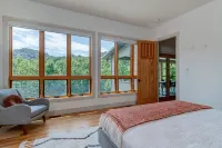 Luxury Mountain Retreat w/ Hot Tub, Grill & Fire Pit Near Asheville, NC