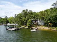 The retreat at Bay Pine Point, convenient to EVERYTHING Lake Martin and Auburn!