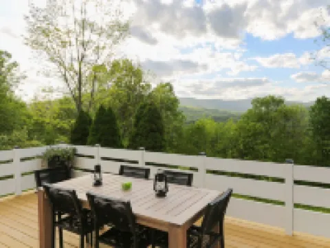 Roxbury Private 3Br w/ Fire-Pit, Sweeping Mt Views- 5 Wooded Acres. Near Skiing! Hotels in Roxbury