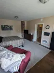 Charming Windsor Apartment: Easy access to Katy and Rock Island Trails.