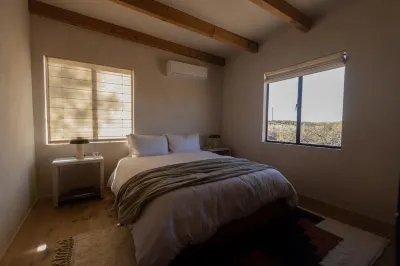 Arro Dunes - Rustic Cabin in the Desert - Wood Burning Hot Tub - Cowboy Pool