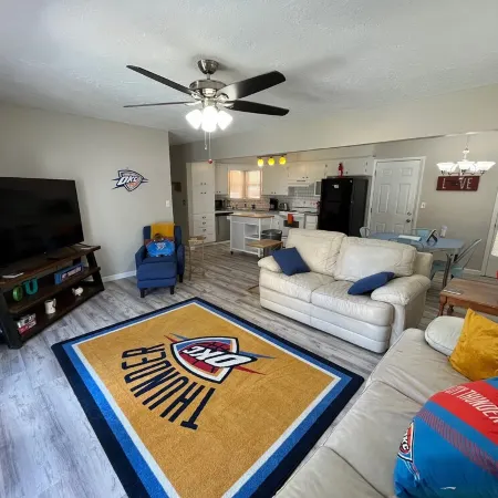 Fantastic 3/2 near OU, fully stocked, 4 TVs, W/D