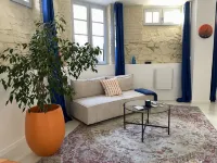 Studio Arty en Sous-sol Niché au Cœur dun Immeuble Remarquable Face aux Parcs!