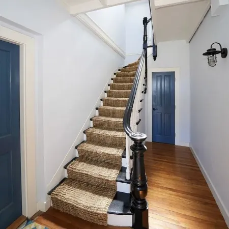 Heart of Oak Bluffs, No Car Needed! Ocean Views, Walk to Everywhere!