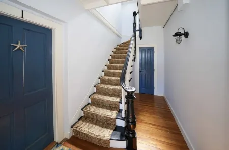 Heart of Oak Bluffs, No Car Needed! Ocean Views, Walk to Everywhere!