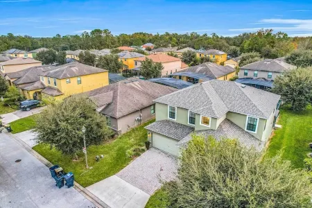 5 BR with pool! By shopping, restaurants, Disneyworld, & Universal Studios!