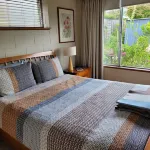 Cosy garden apartment in Sandy Bay. Tranquil surroundings. Views. Free parking!