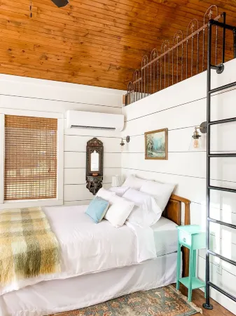 Lake Haven - Updated Mid Century Cabin Only 35 Mins from St. Louis