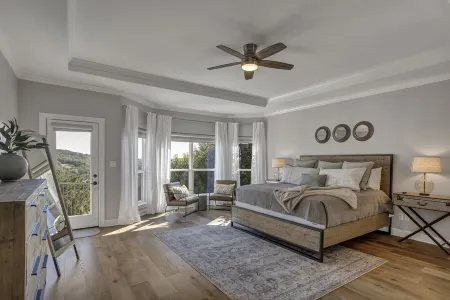 Panoramic views of Lake Travis & TX Hill Country