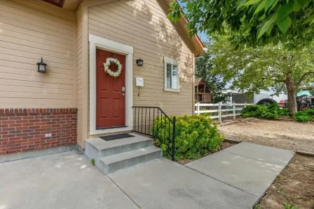 Beautiful Country & Ranch setting with room to relax