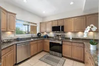 Pool View Condo: Golf & Trails