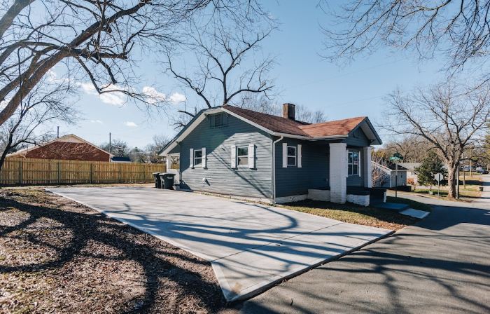 Mid Century 1/4 mile to Downtown Main Street - breweries, coffee, dining, shops
