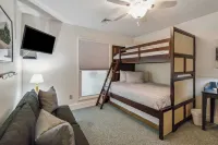 Welcome to Lakeside Oasis – A Lakeside Getaway