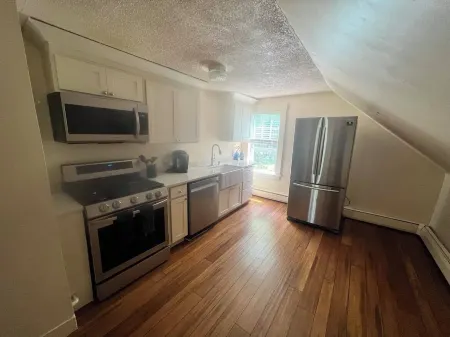 Beautiful Bristol 2BR Apartment Right Next To The Bay