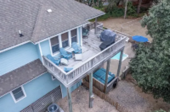 LOCATION, privacy, spaciousness! Be on the beach instead of sitting in traffic!