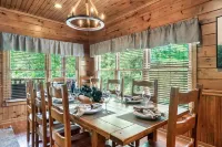 Luxury Cabin between Pigeon Forge and Gatlinburg