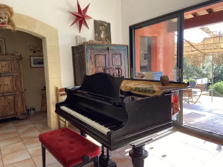 Dreaming in Provence among the olive trees, with a view of the Sainte Beaume mountain range Отели в г. Баржоль