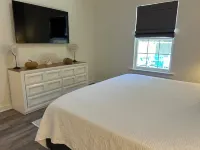 Fall in Love w/Downtown Pensacola! Spacious Modern Cottage for You and Your Pup!