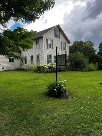 Stowe Lofts-Cozy 2-bedroom condo, peaceful, 5 minutes to Stowe, Fast WiFi