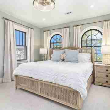 4 BR 3 BA for 12 - steps to North Beach, walk to Downtown, off-street parking! Rooms