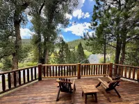 Beautiful log home-dog friendly, creek & mountain views,close to national parks