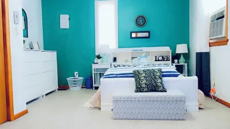 The pLace in Dover Отели в г. Довер